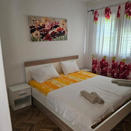 Villa Kuca Za Odmor à Podgora Extérieur photo