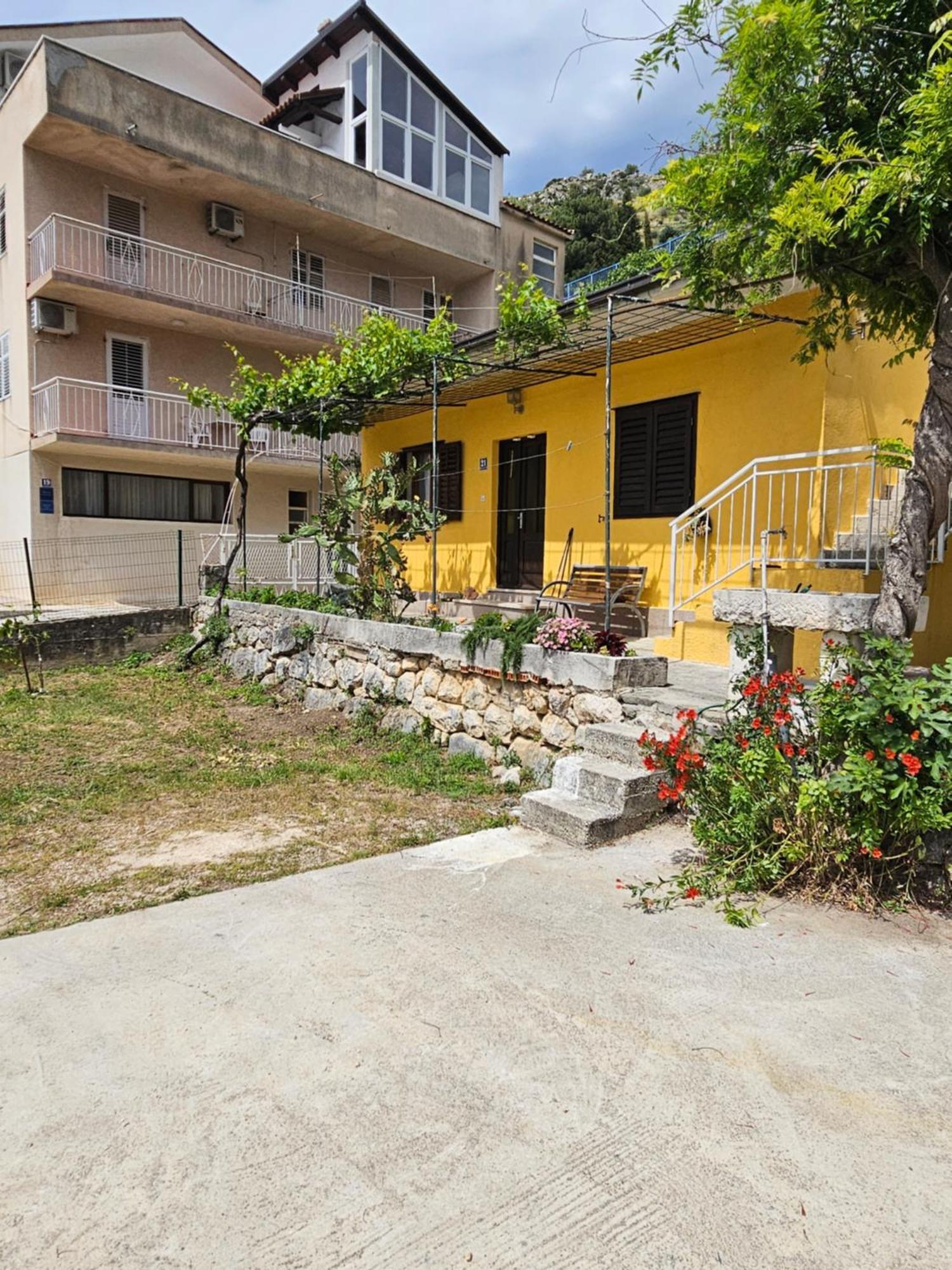 Villa Kuca Za Odmor à Podgora Extérieur photo